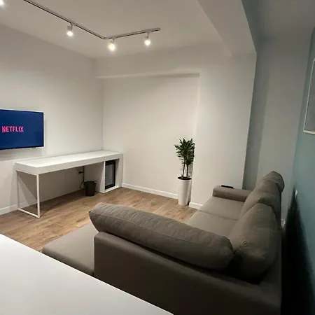 Scandinavian Al ティラナ