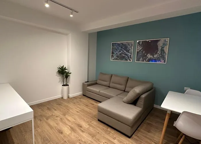 Scandinavian Al * ティラナ