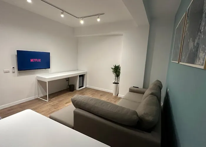 Scandinavian Al ティラナ