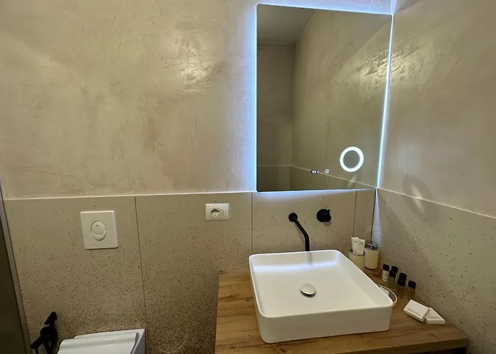 Scandinavian Al * ティラナ