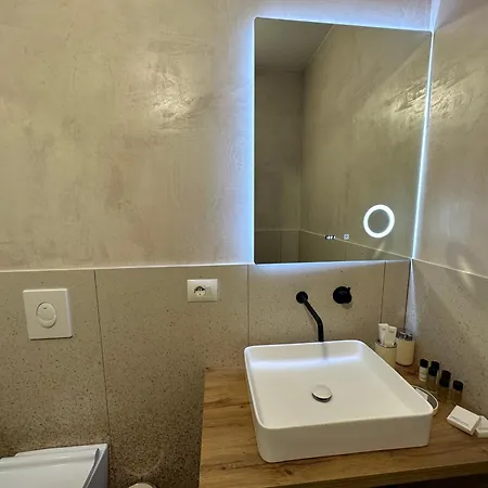 Scandinavian Al * Тирана